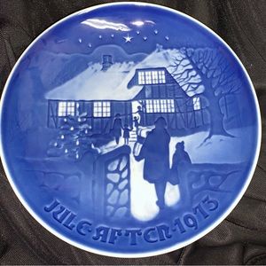 Vintage 1973 Royal Copenhagen B&G (Bing & Grondahl) 
Jule After Plate